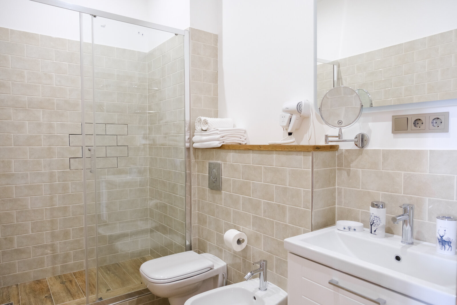 Джуниор сюит двухкомнатный 4-й этаж (409,407)