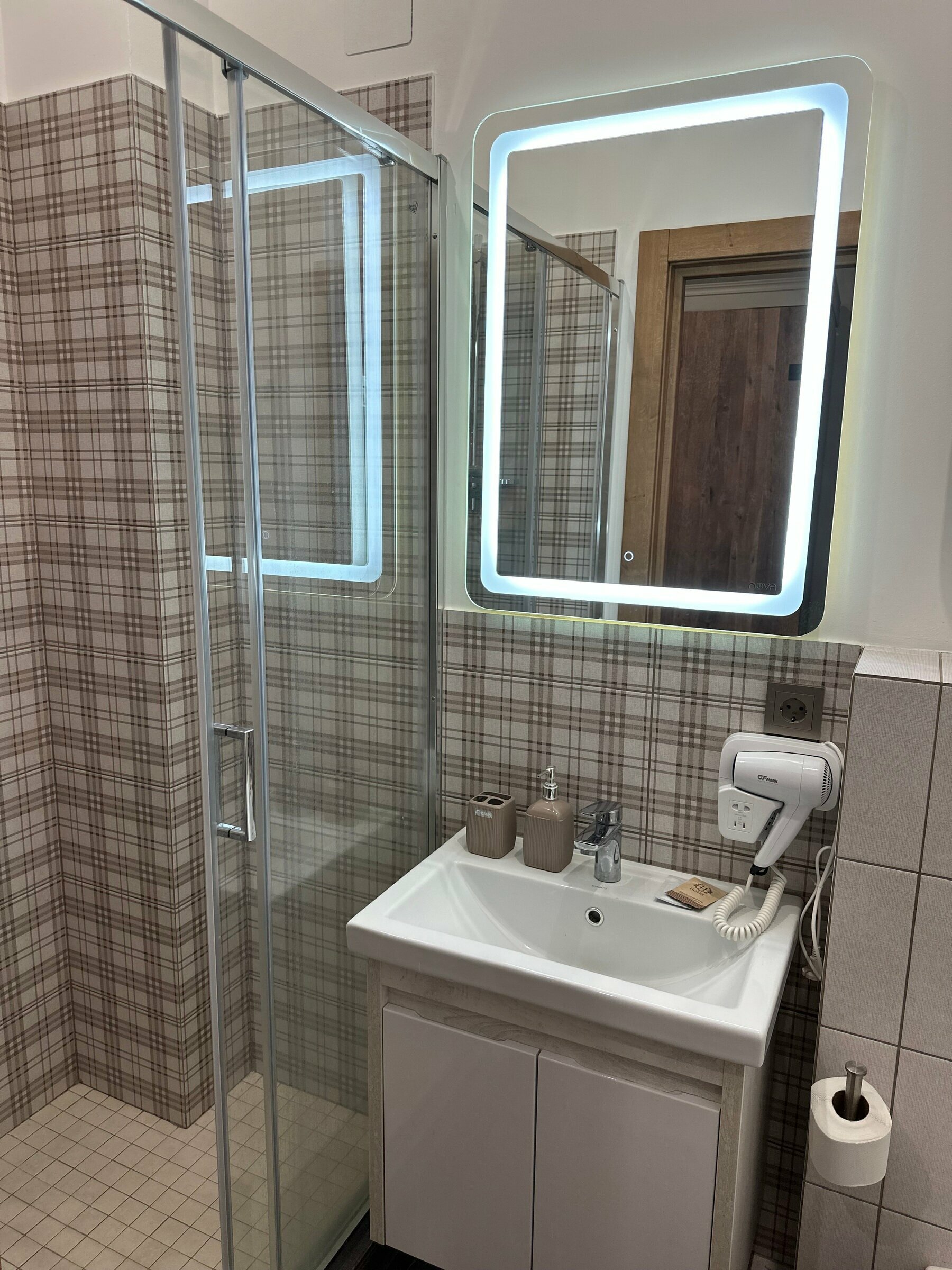 Стандарт одноместный 3-й этаж (304,303,302)