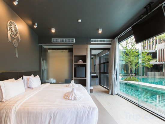 Grand Deluxe Pool Access Room