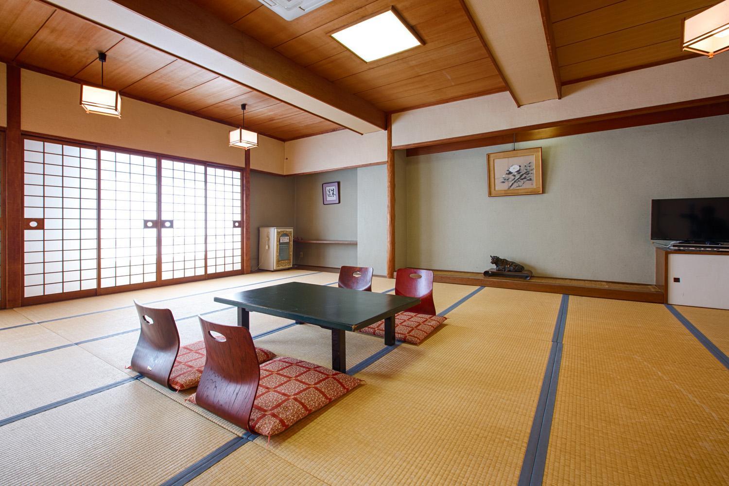large Japanese-Style Room with Shared Bathroom - Non-Smoking - (50㎡)