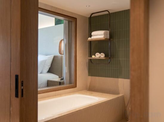 Deluxe King Room with Garden View