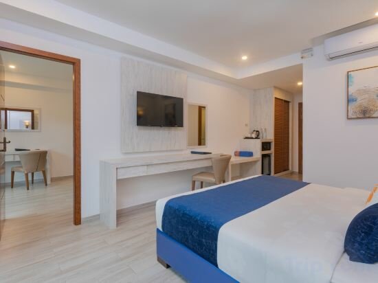 Deluxe Double Room City View With Balcony