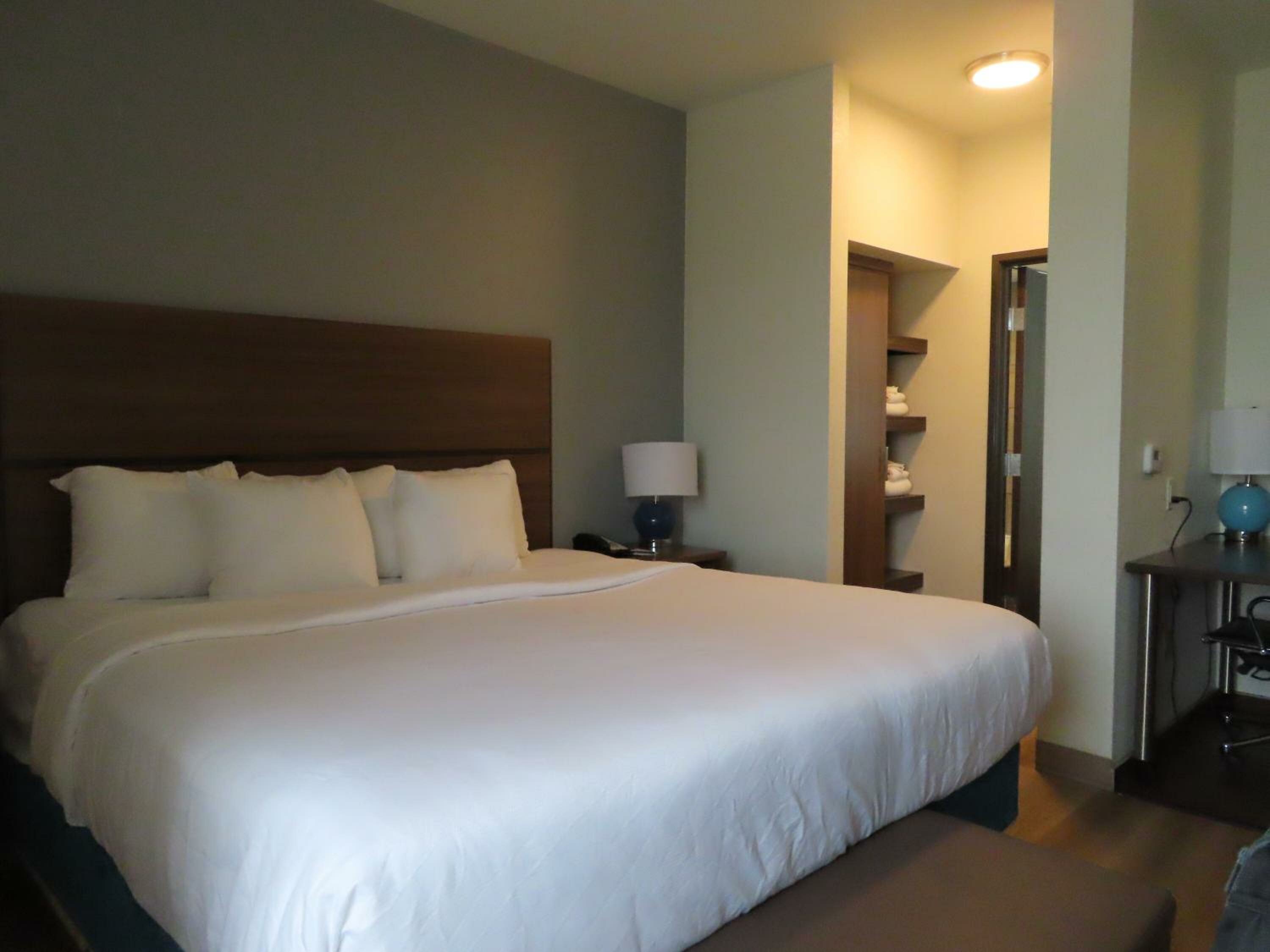 King Suite with Accessible Rooms - Accessible/Non-Smoking