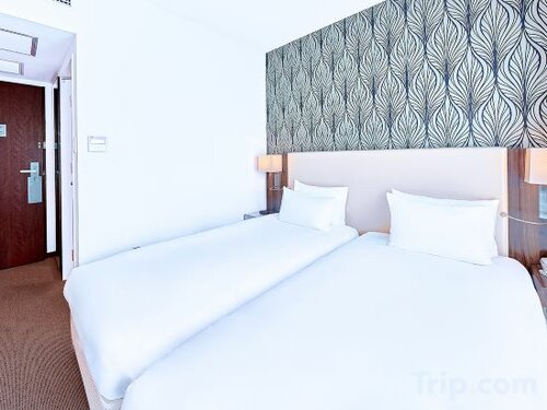 Classic Twin Room в Mercure Okinawa Naha