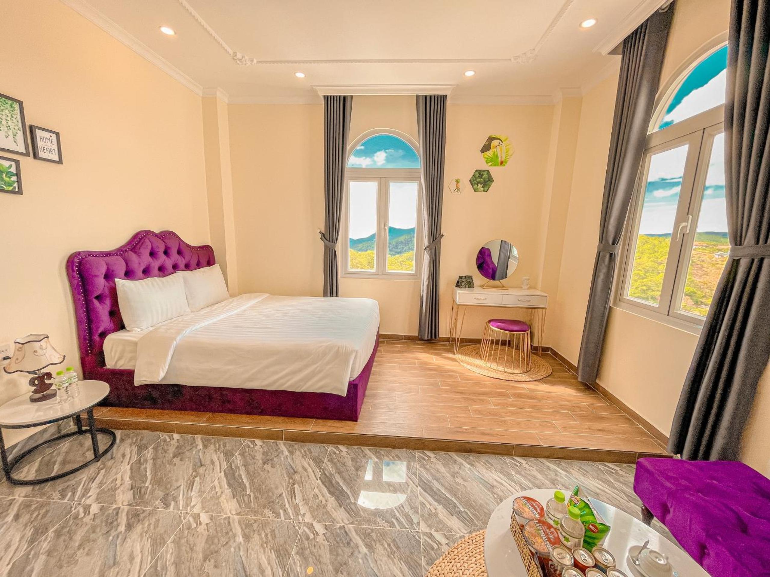 Suite With Mountain View