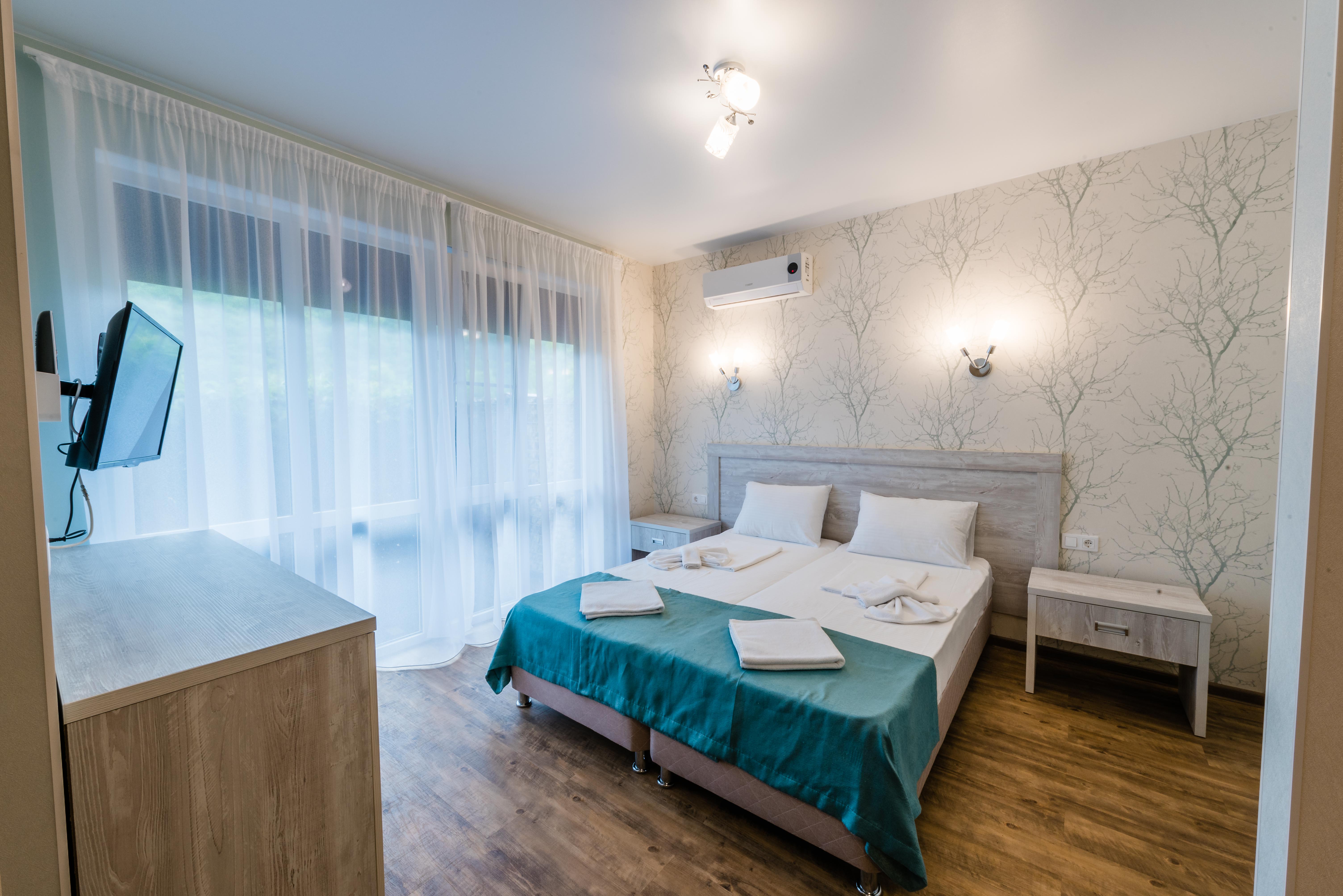 Трехместный номер «Комфорт» с душем