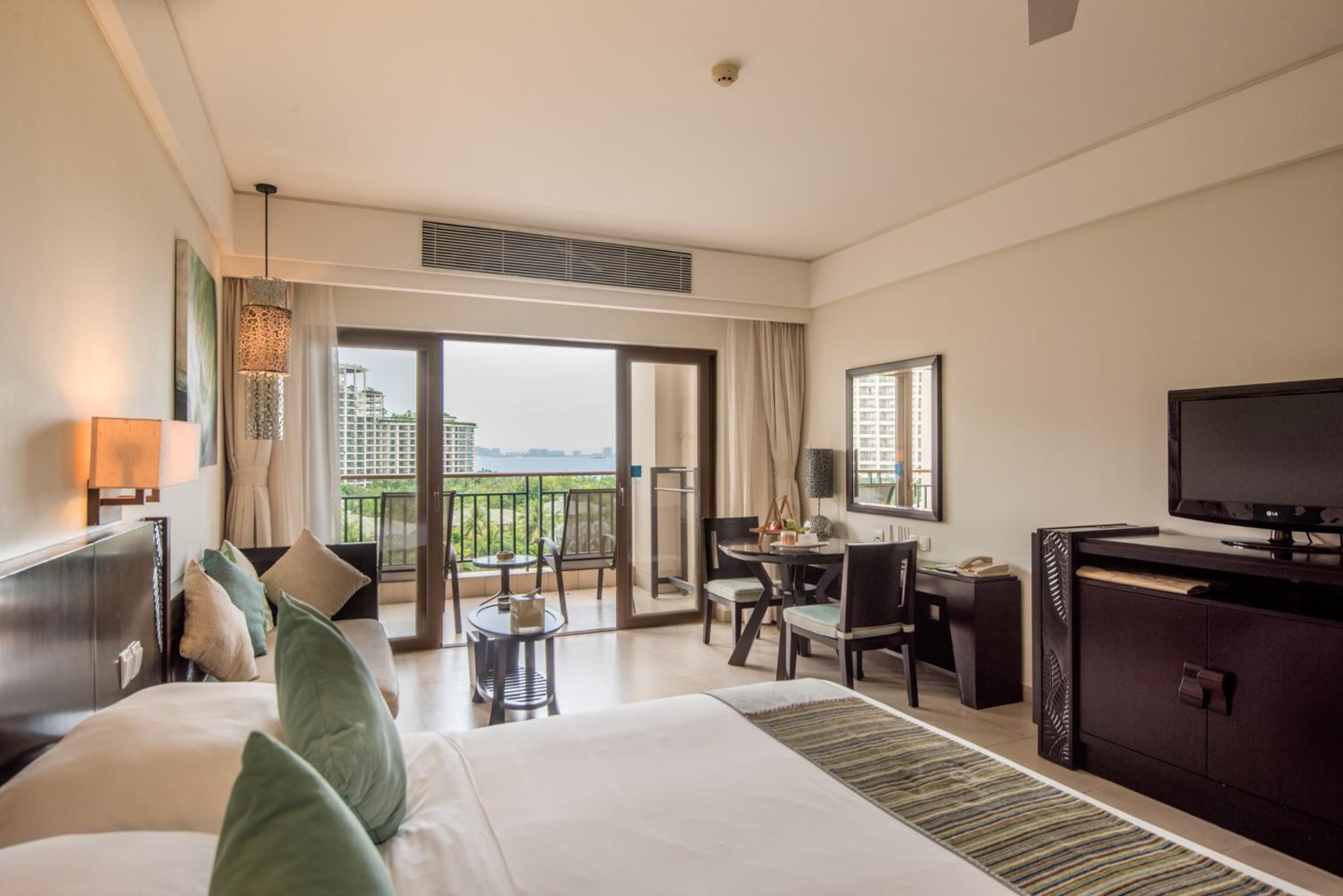 Deluxe King Room with Sea View