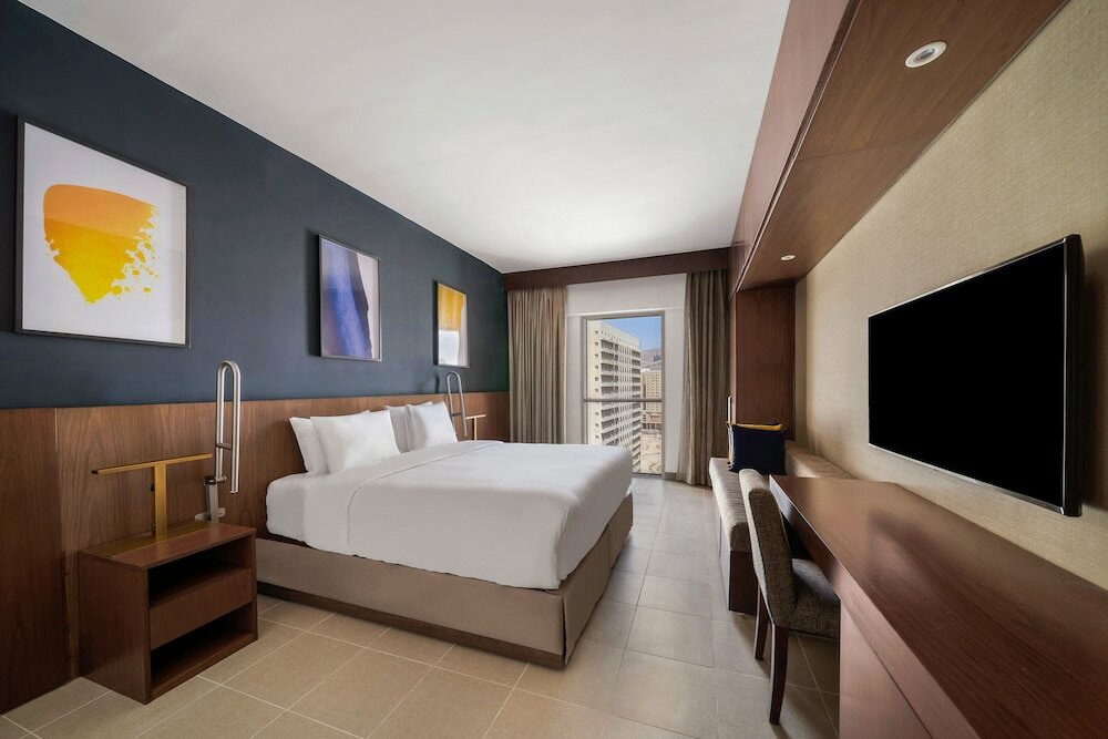 Deluxe Room, 1 King Bed, Accessible