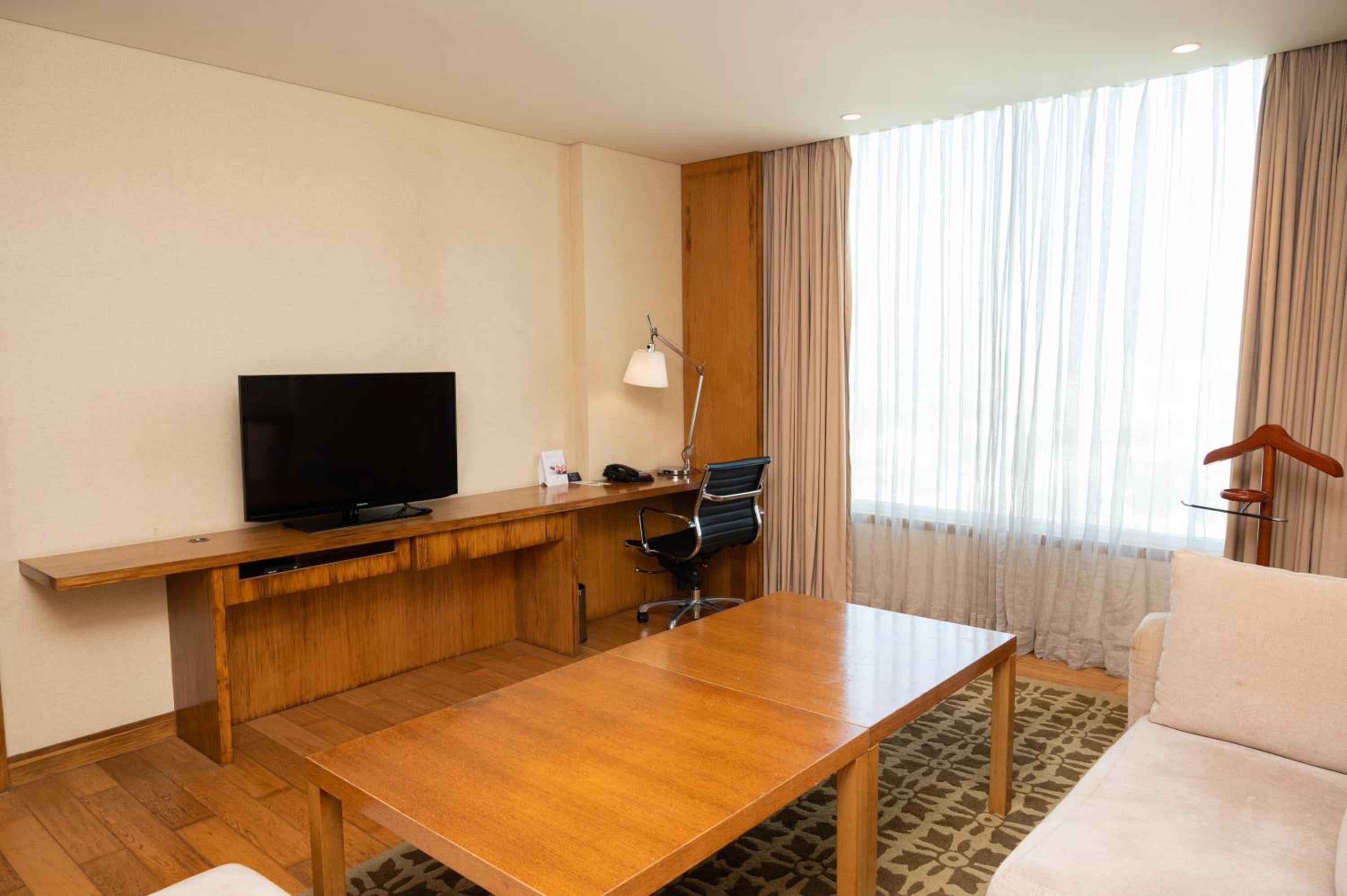 Executive King Suite with Lounge Access