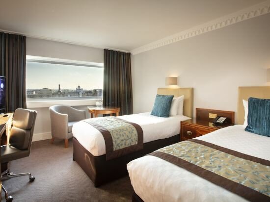 Standard Twin Room With Tower Bridge View