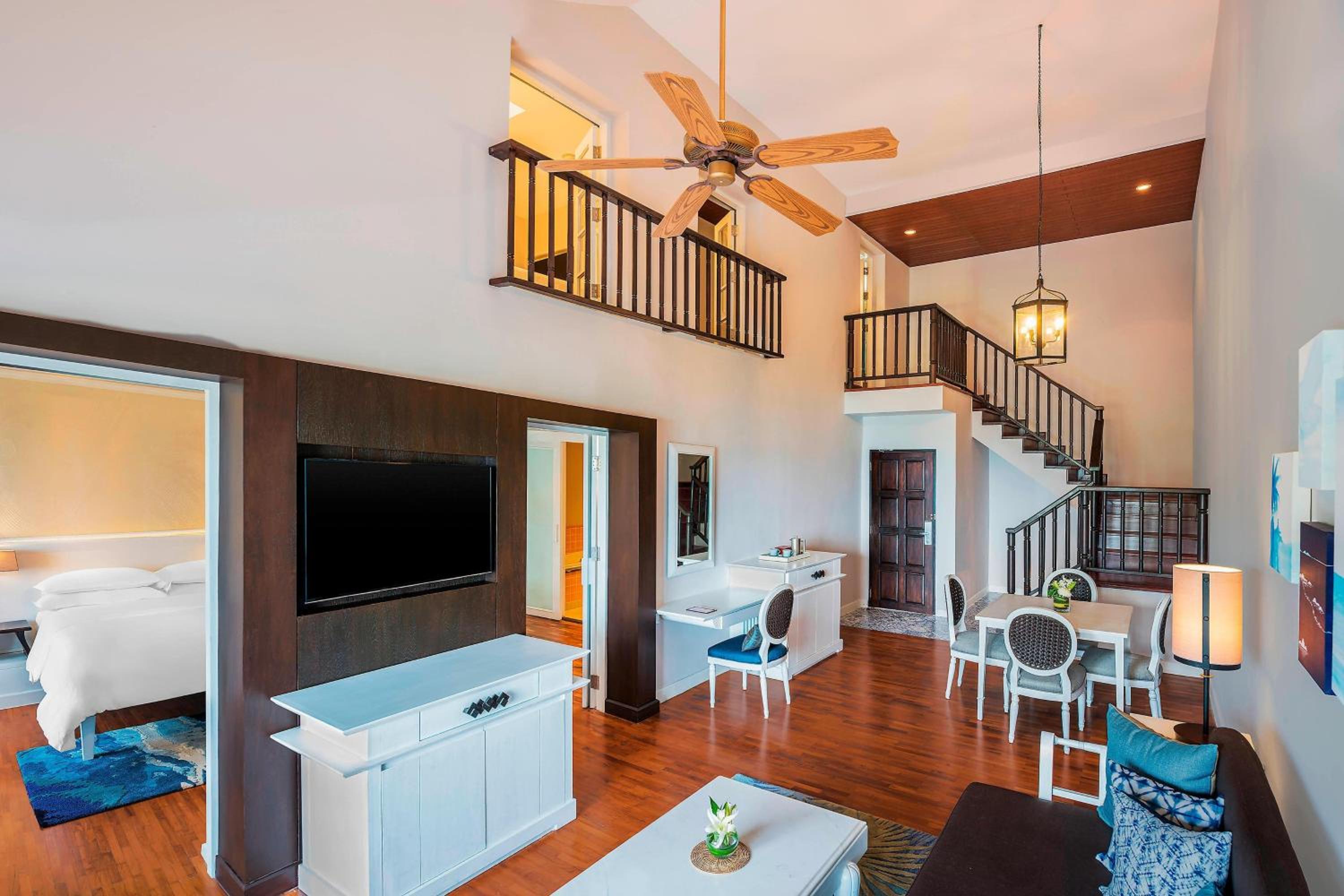 Family Suite, 2 Bedroom Suite, Partial sea view, Balcony