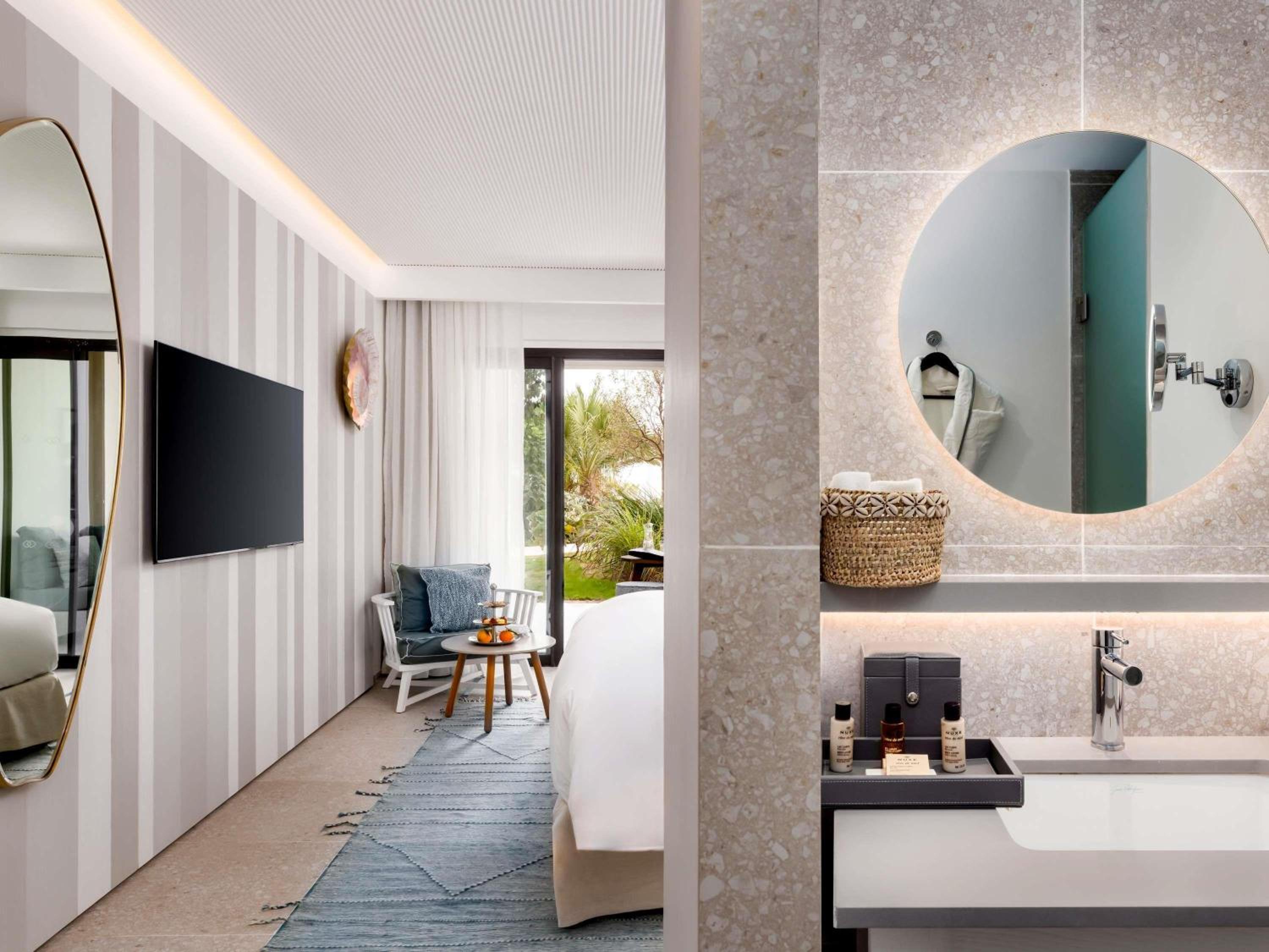 Superior Queen Room with Garden View