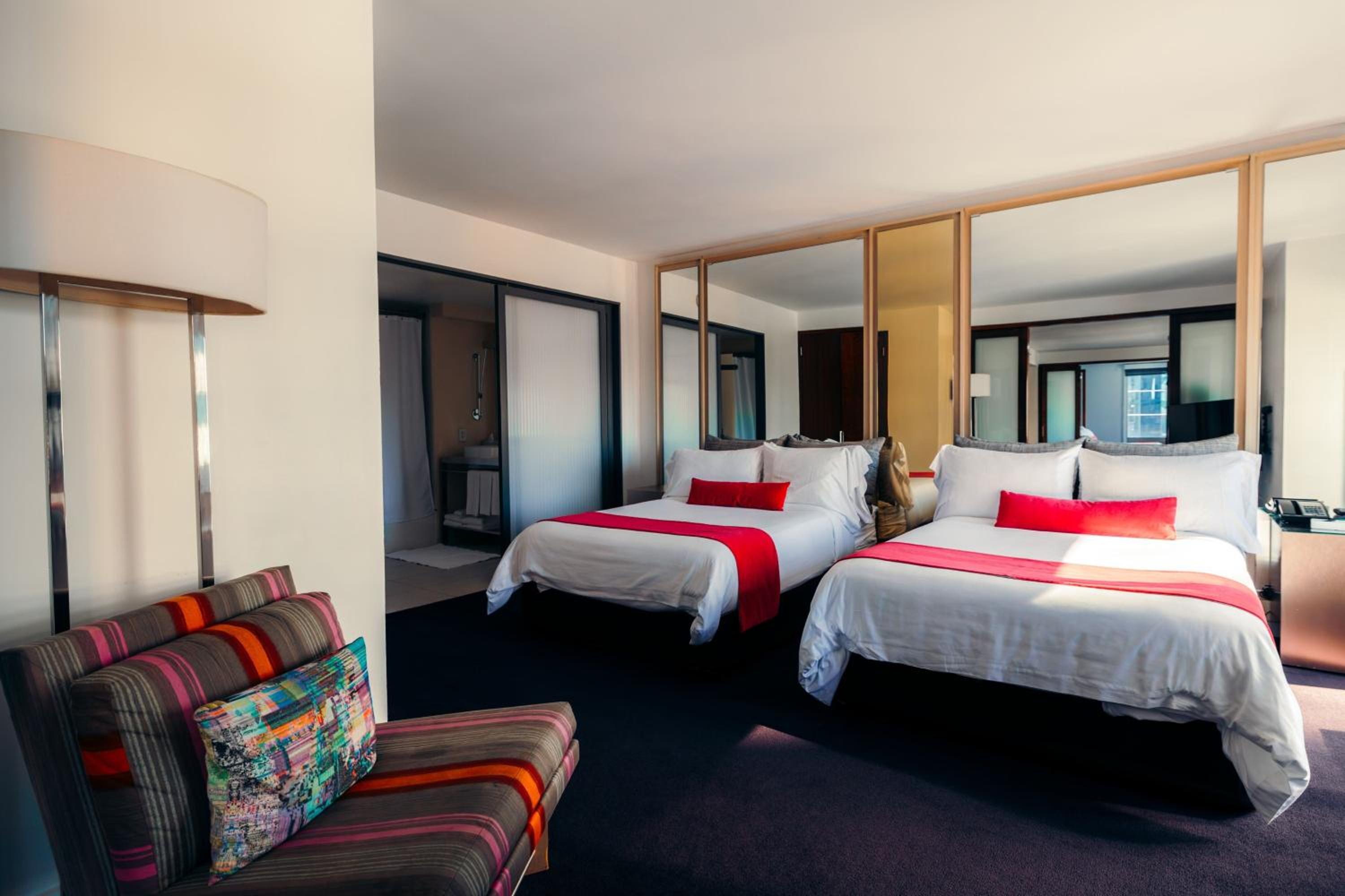 Spectacular Double Room with Two Double Beds - High Floor - Mobility and Hearing Accessible