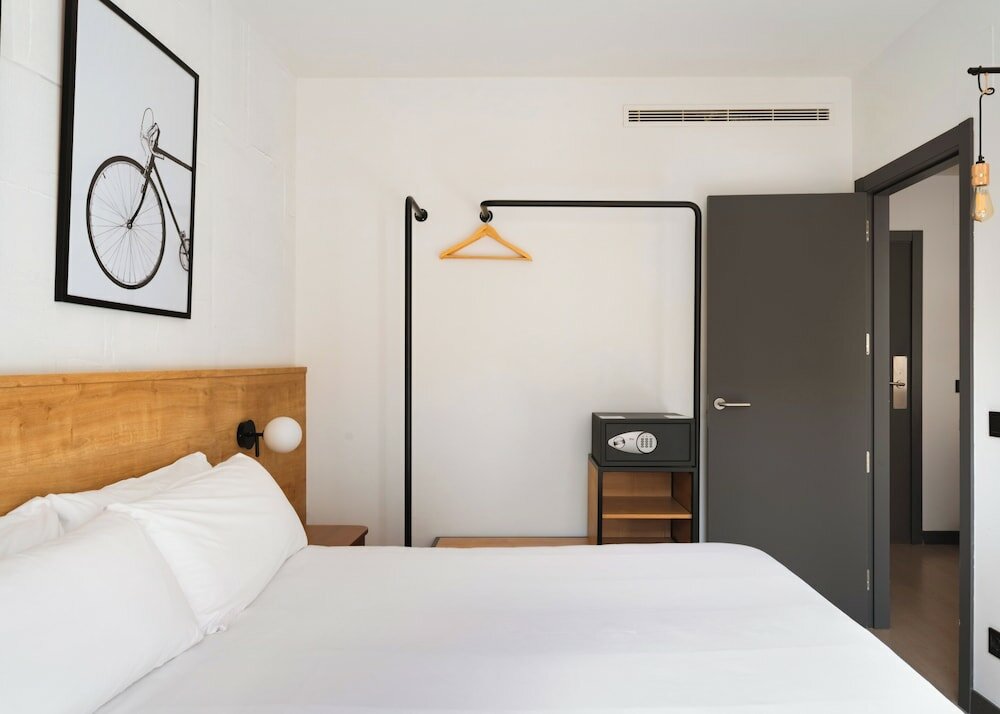 One-Bedroom Comfort Apt with Balcony