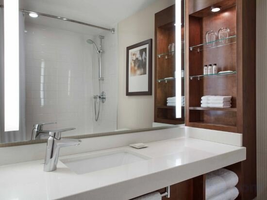 Club Level,Guest Room,1 King,High Floor