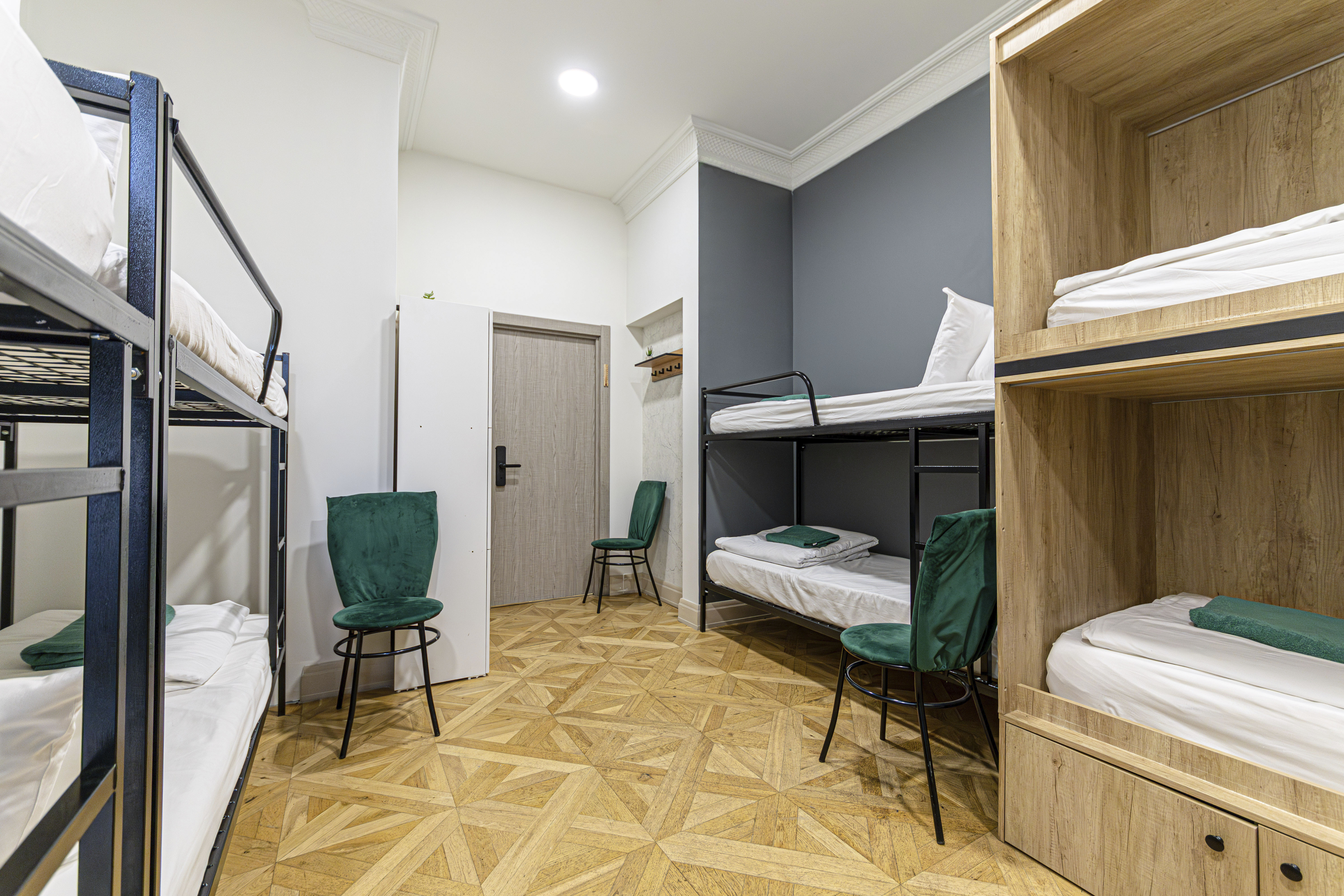 Кровать в общем 8-местном номере