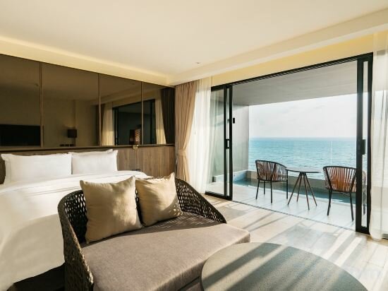 Oceanfront Skypool