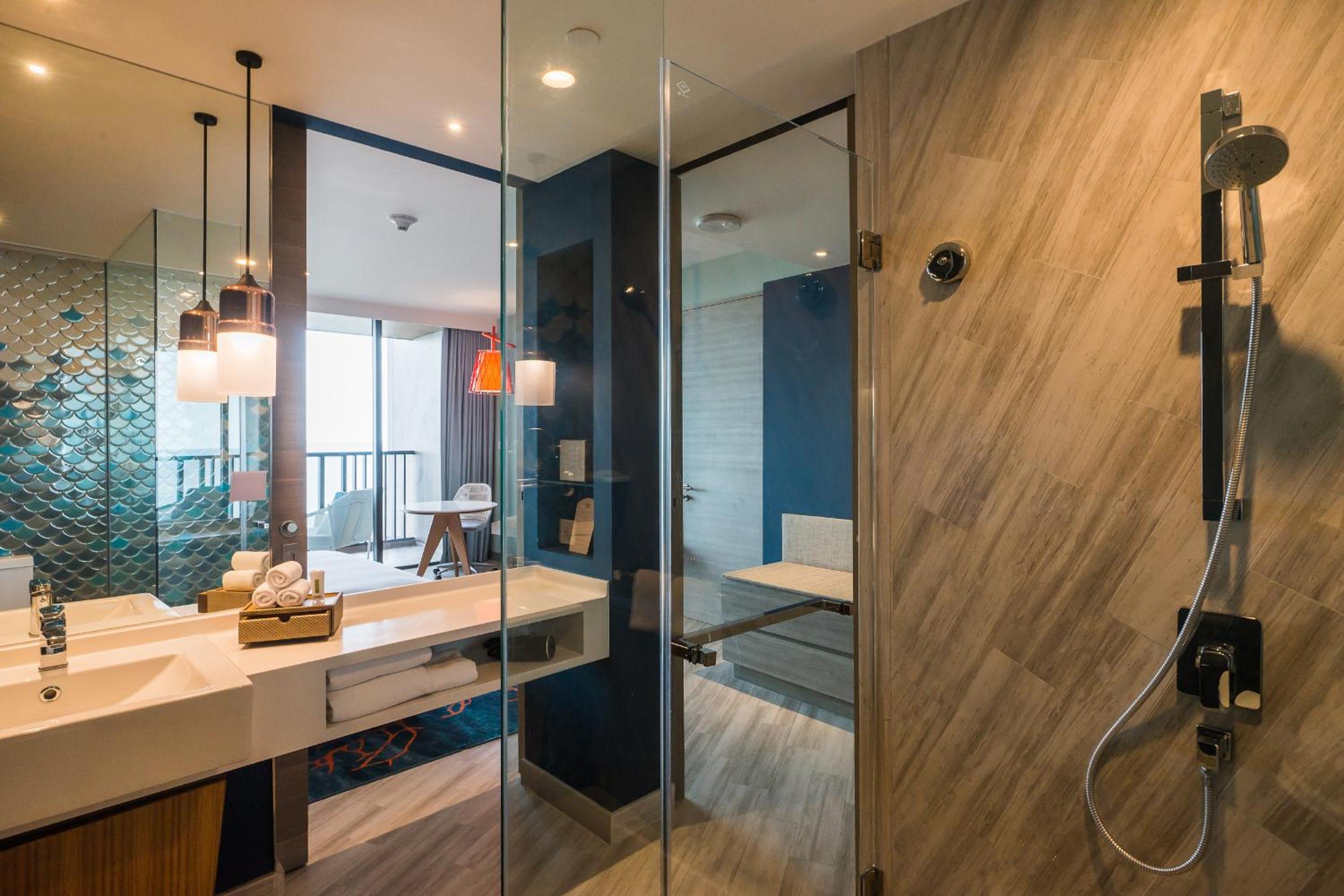 1 King Standard Accessible Ocean View