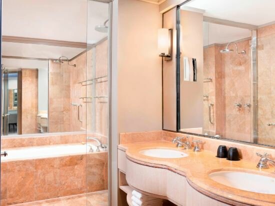 1 Bedroom Suite, 1 King, City View