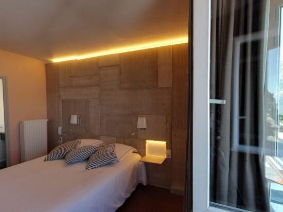 Double Bed Room with Partial Lake View