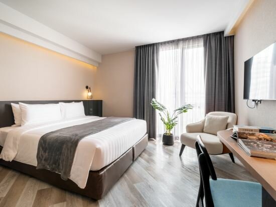 Superior King Bed Room with City View