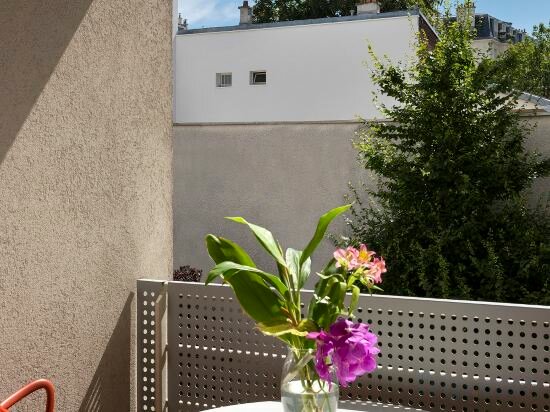 Studio With Balcony Or Terrace