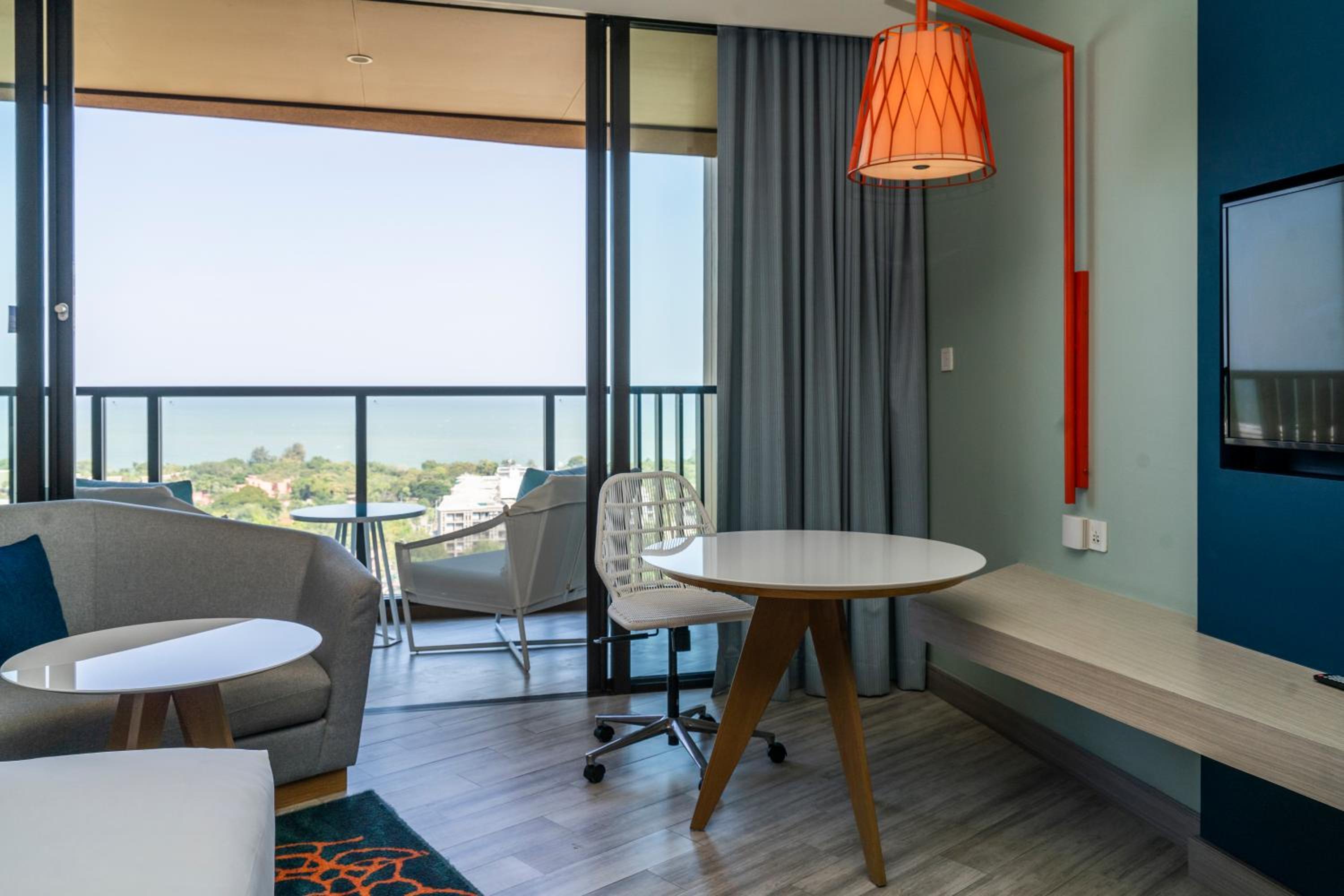 1 King Standard Accessible Ocean View