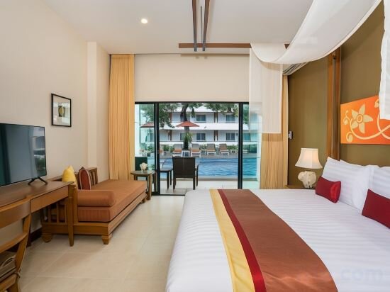 Deluxe Room with Pool Access