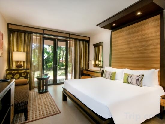 Tropical Deluxe King Bed