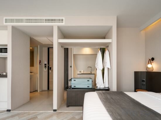 King Bed Suite With City View