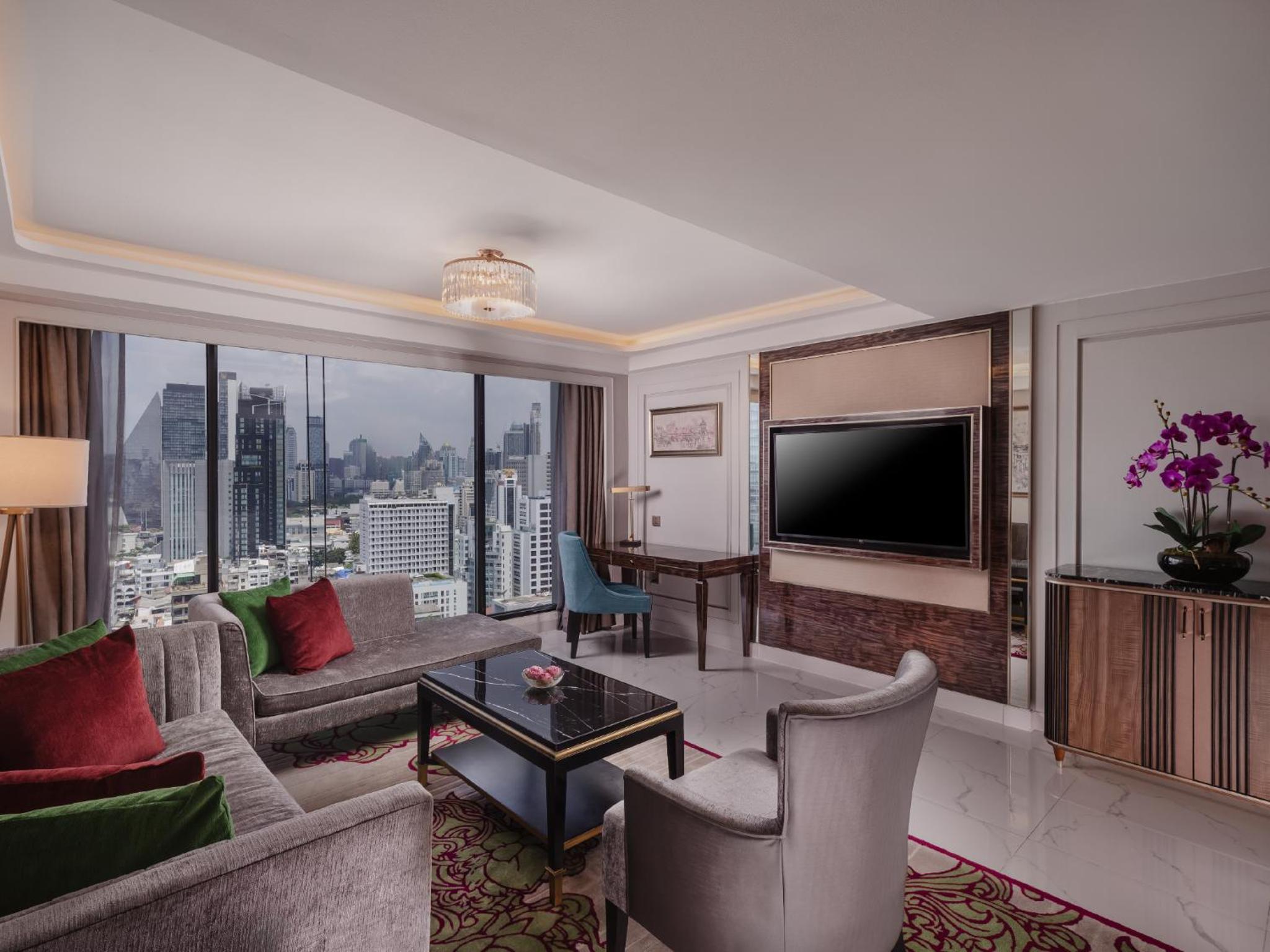 Aira Suite with Club Lounge Access