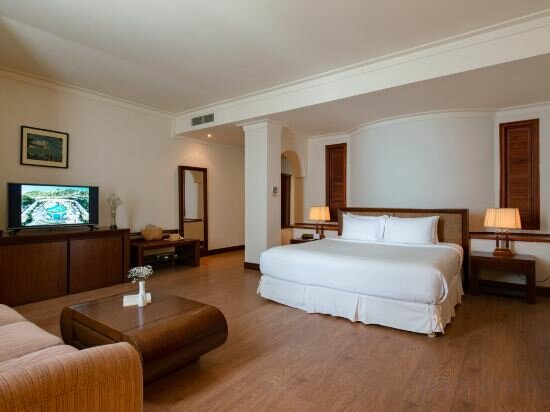 Premium Ocean View King Bedroom