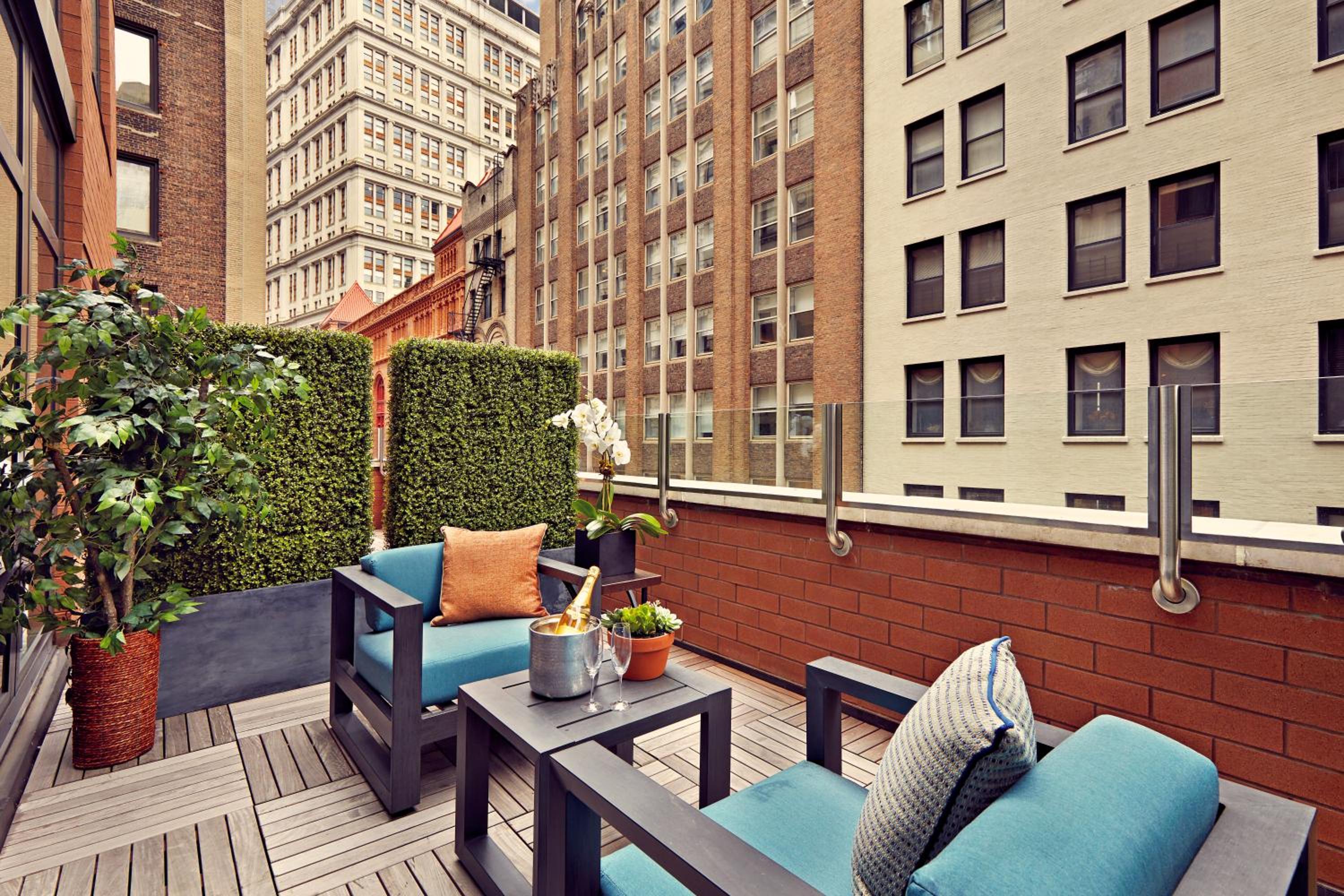 Deluxe King Room with Terrace