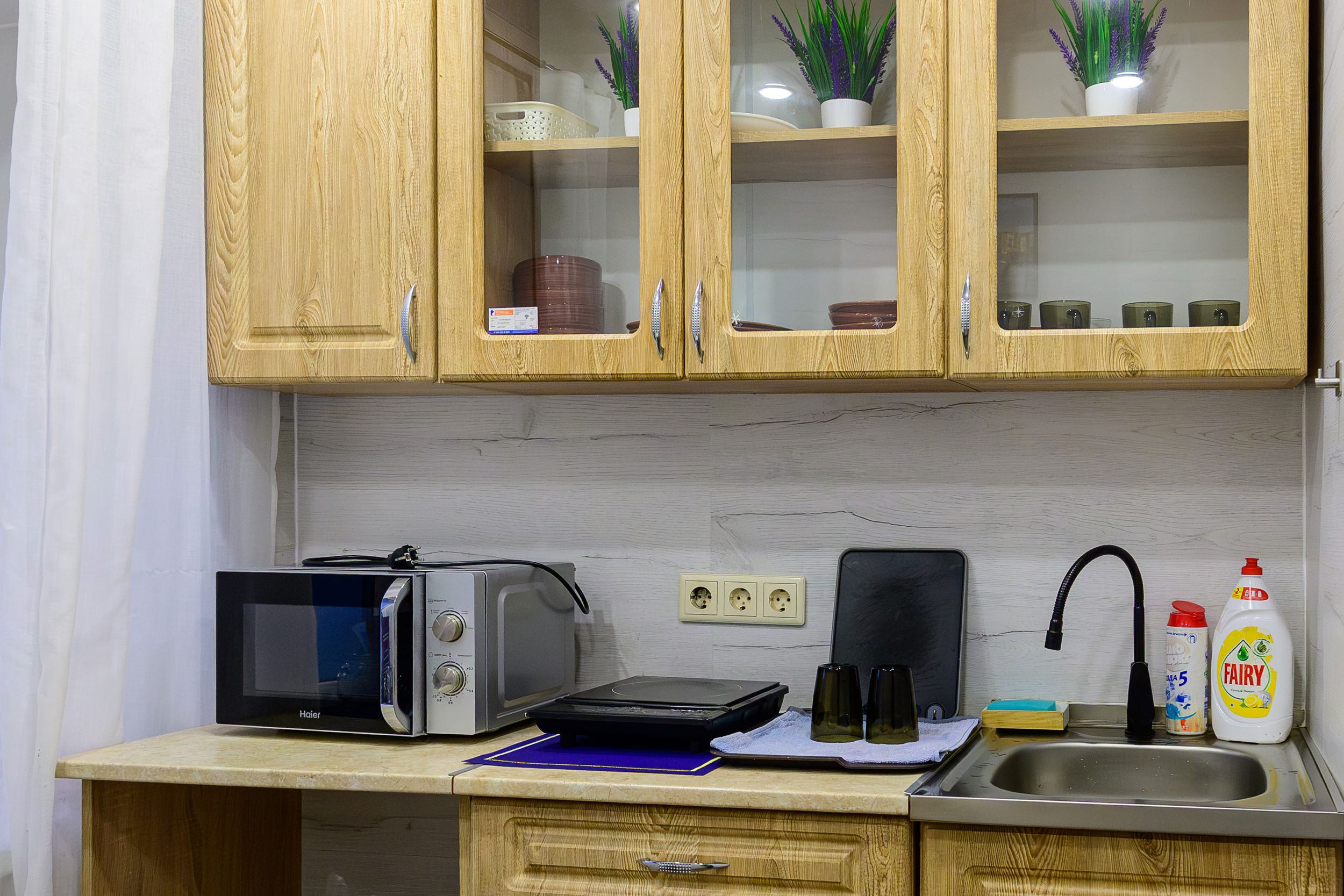 Стандартный номер с 2 односпальными кроватями и диваном