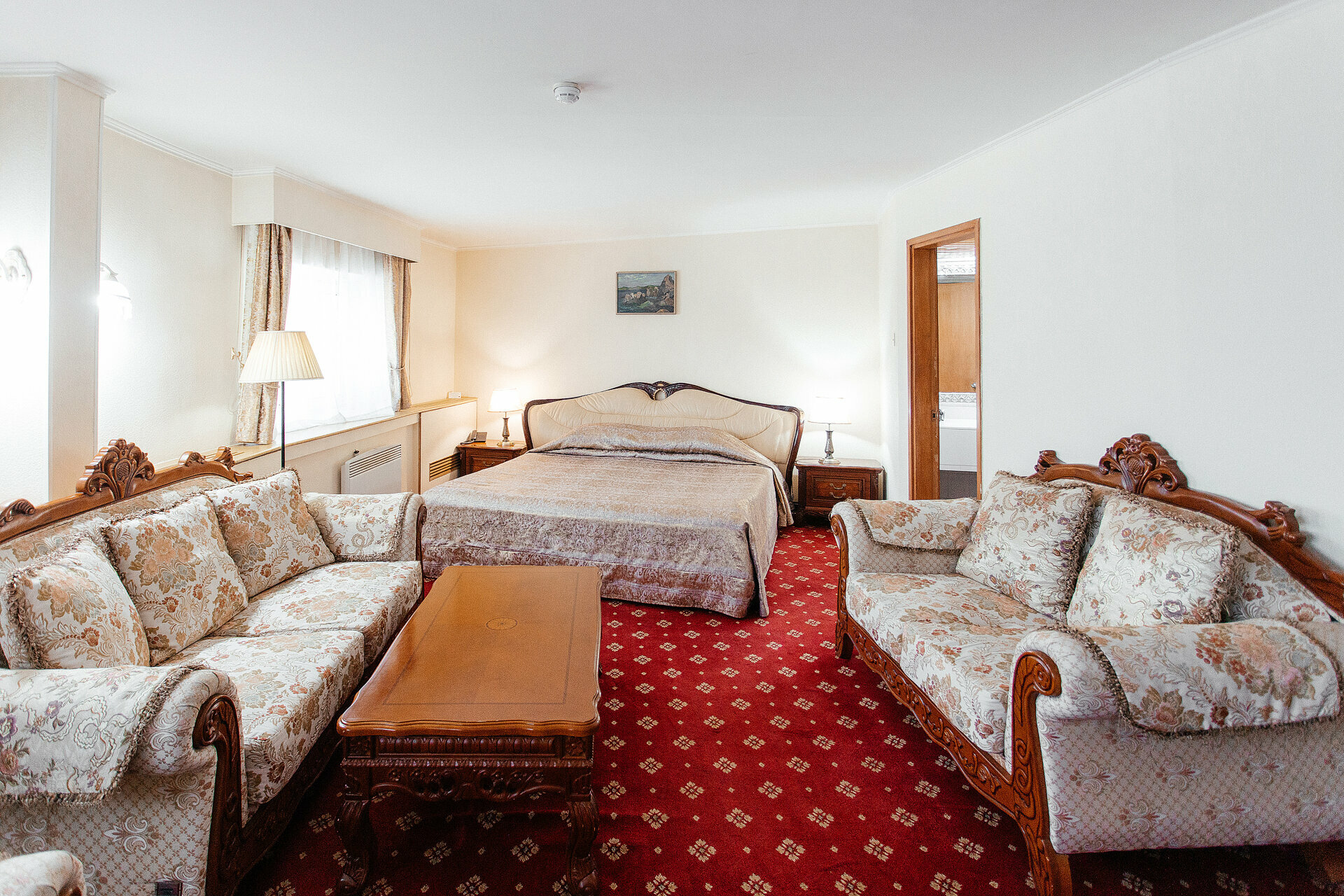 Улучшенный номер с кроватью размера «king-size»