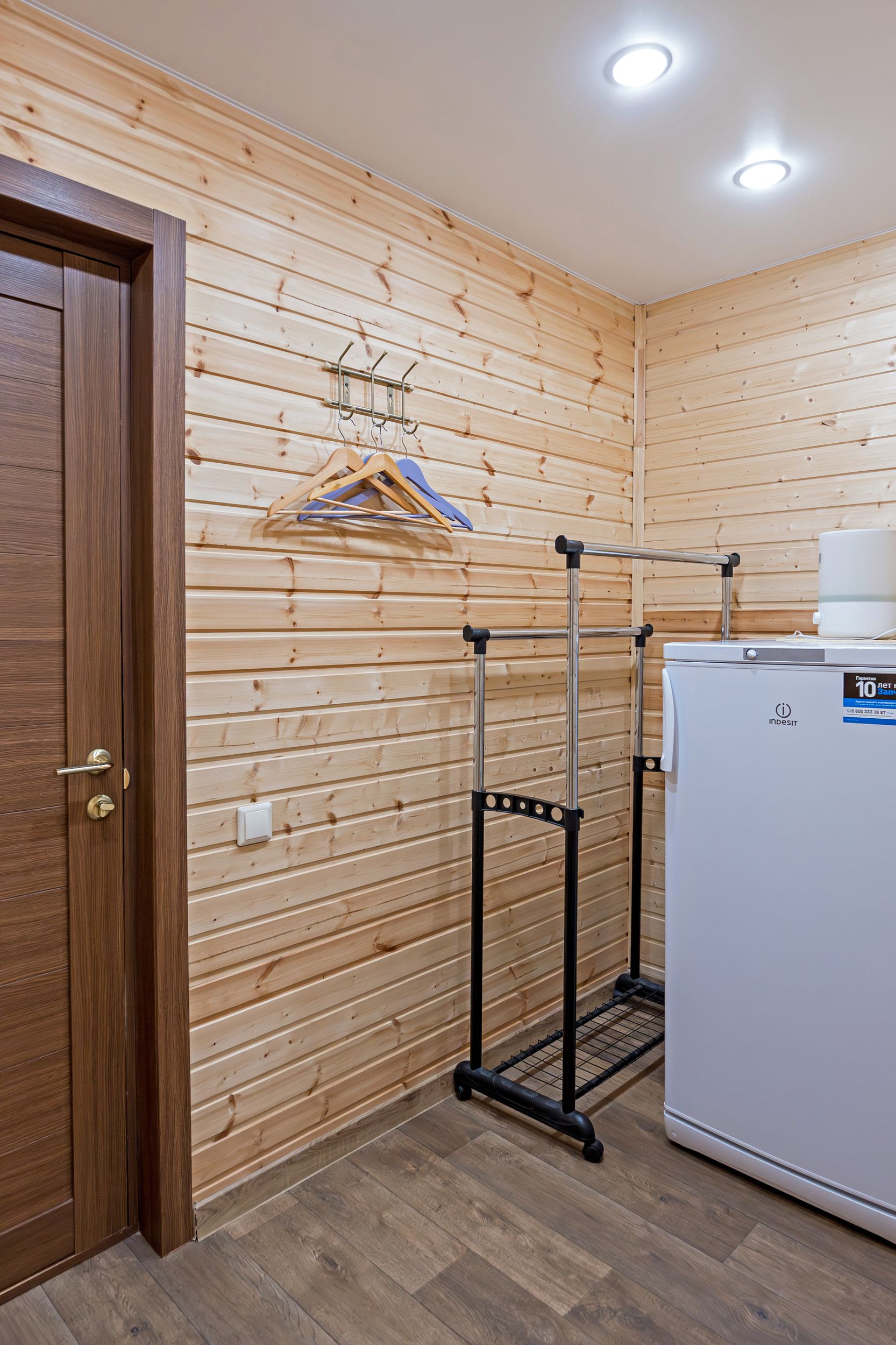 Стандартный двухместный номер с 2 отдельными кроватями и общей ванной комнатой