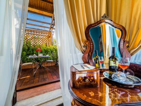 Deluxe Double Room With Terrace And City View