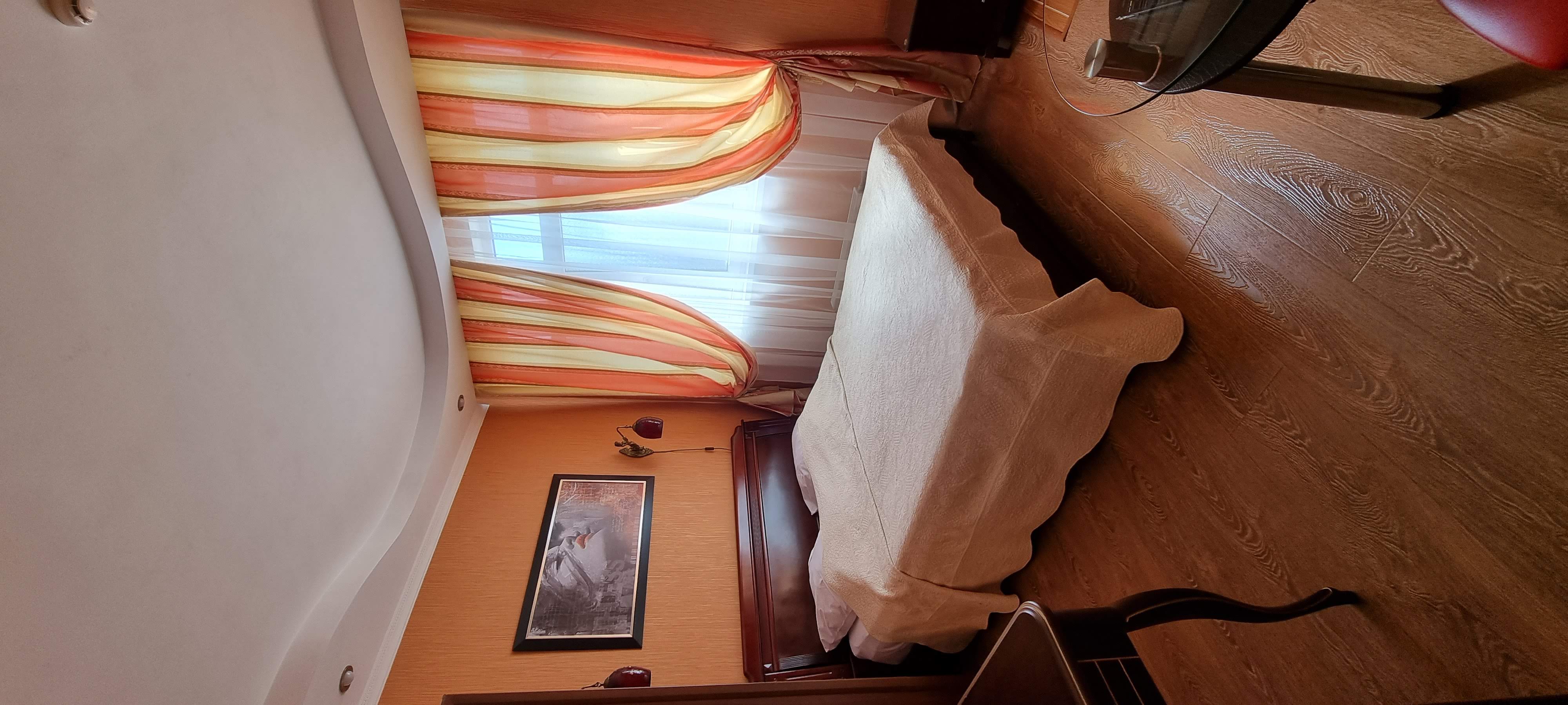 Двухместный номер с большой кроватью