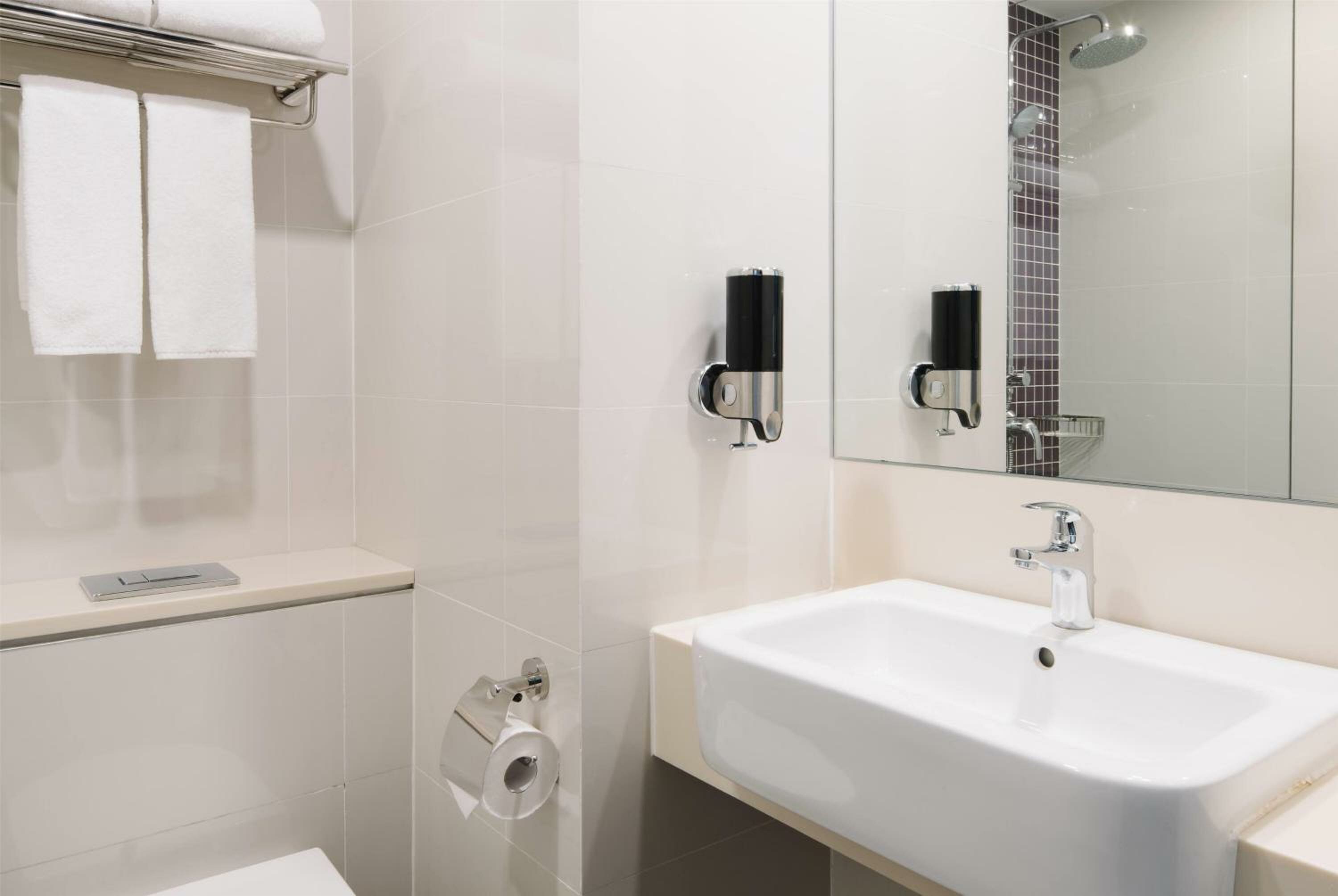 Deluxe Room with 1 Queen Bed, High Floor