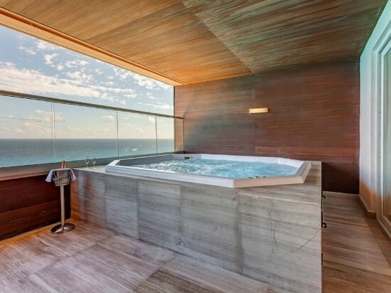 Luxury Chairman's Three Bedroom Suite Ocean Front Diamond Club