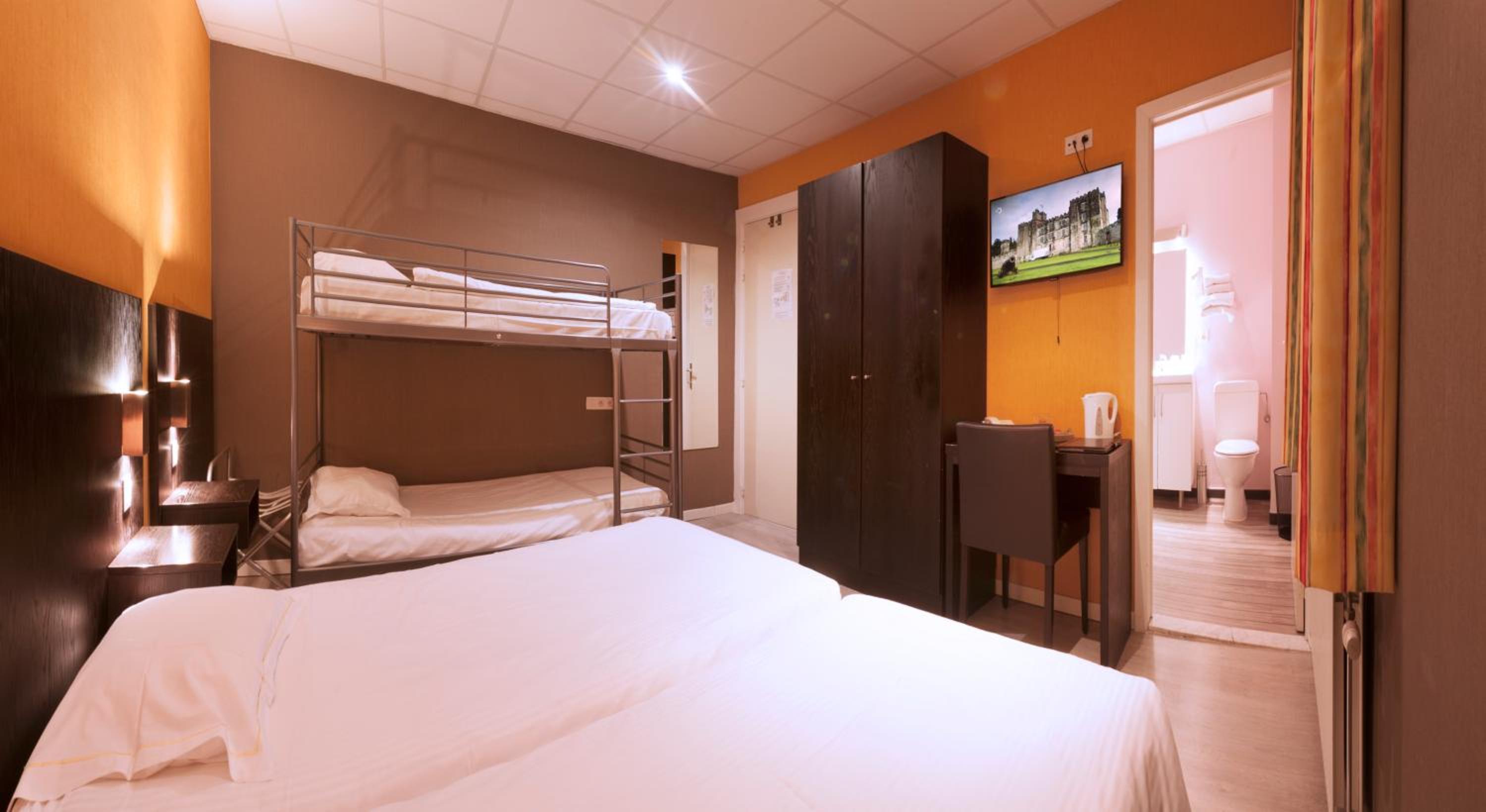 Budget Triple Room with Private Bath