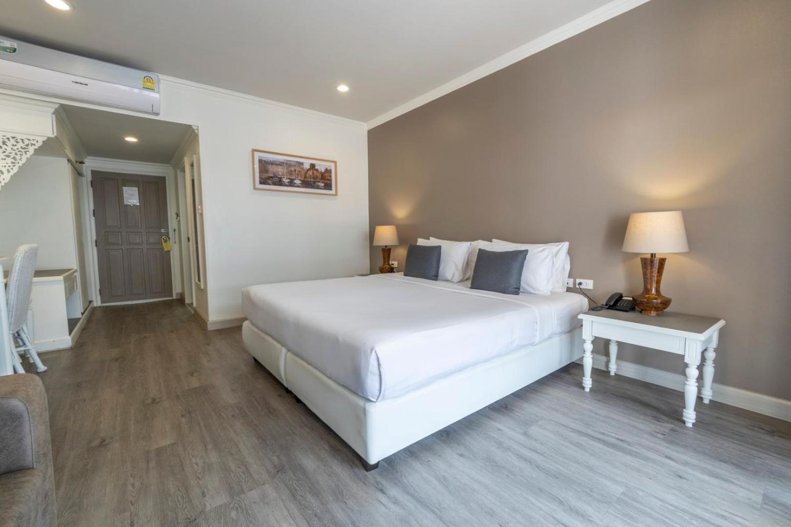 King Room with Pool View