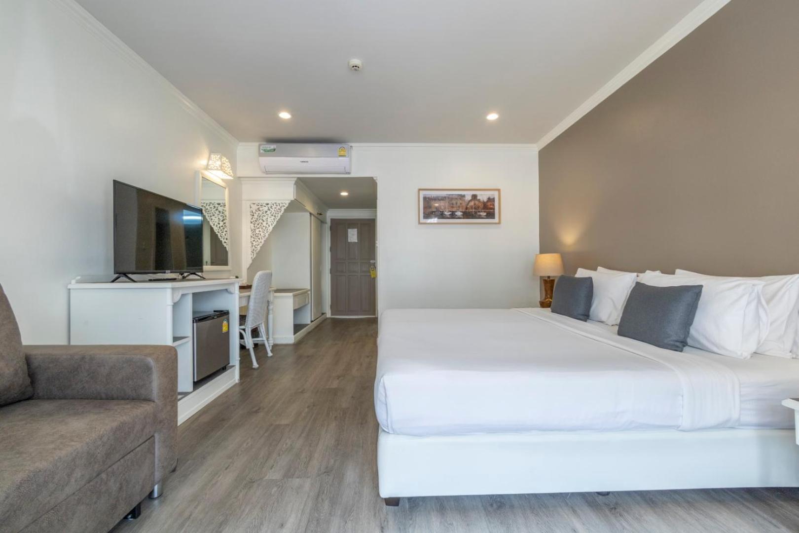 King Room with Pool View