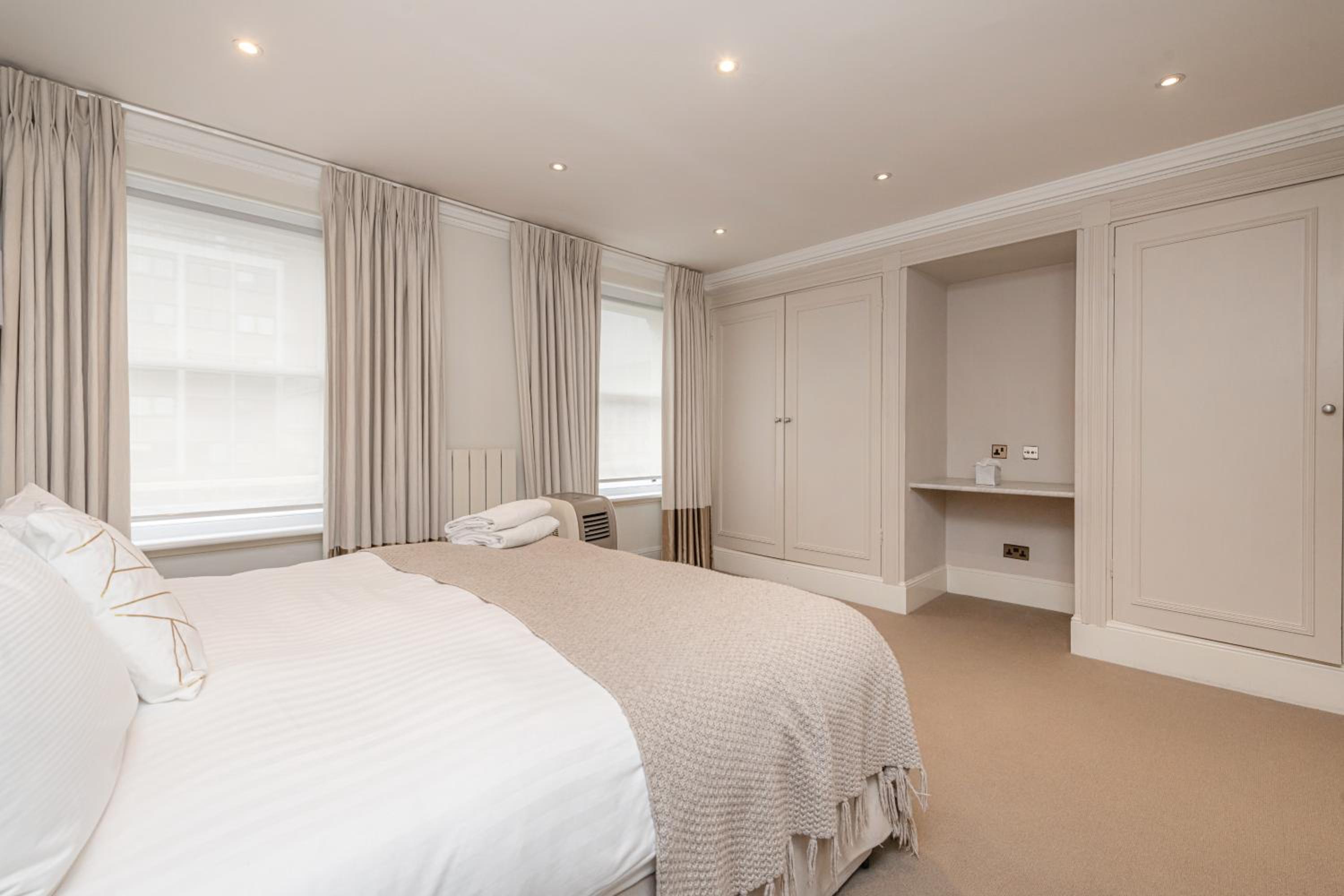 Deluxe Two-Bedroom Apartment