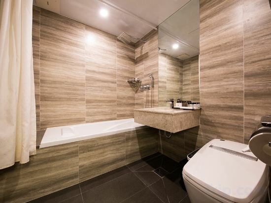 Corner Deluxe Double Room