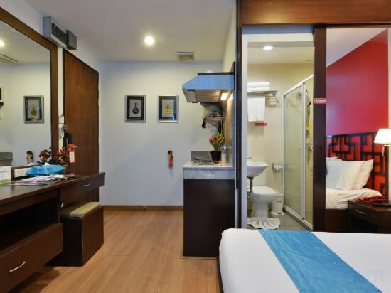 Deluxe Queen Room (No Window)