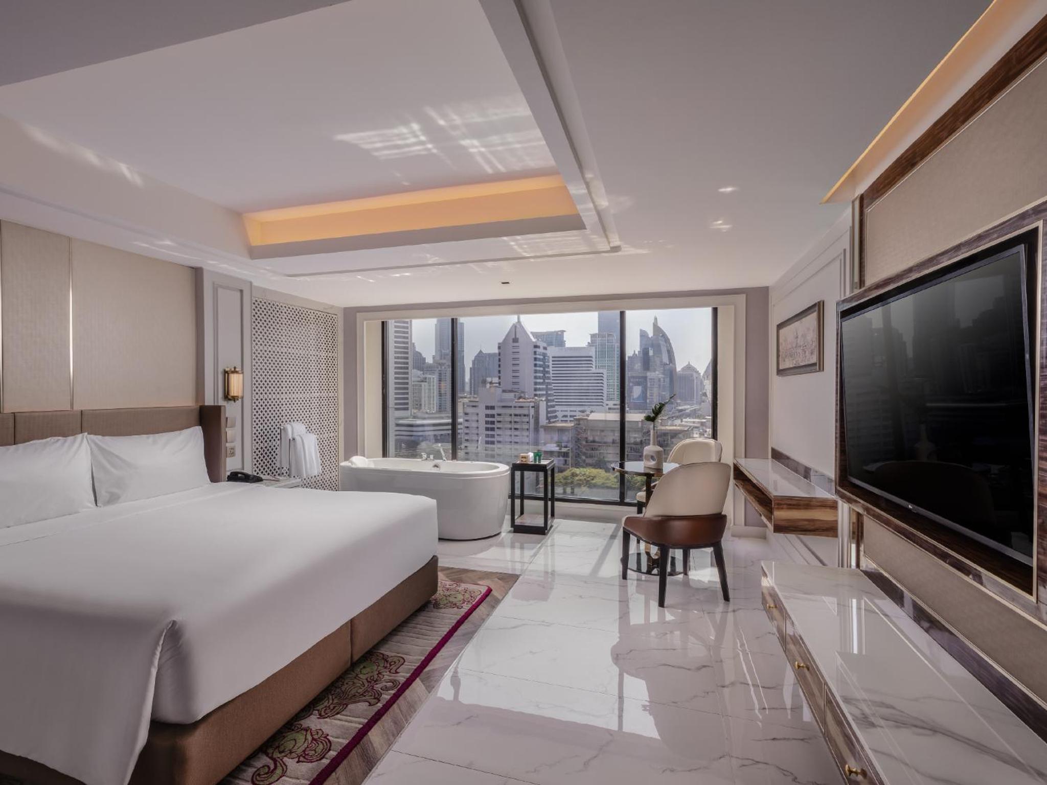 Jacuzzi Corner with Club Lounge Access