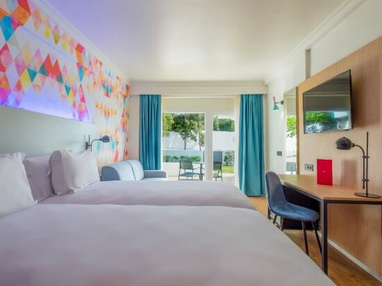 Deluxe Family Room