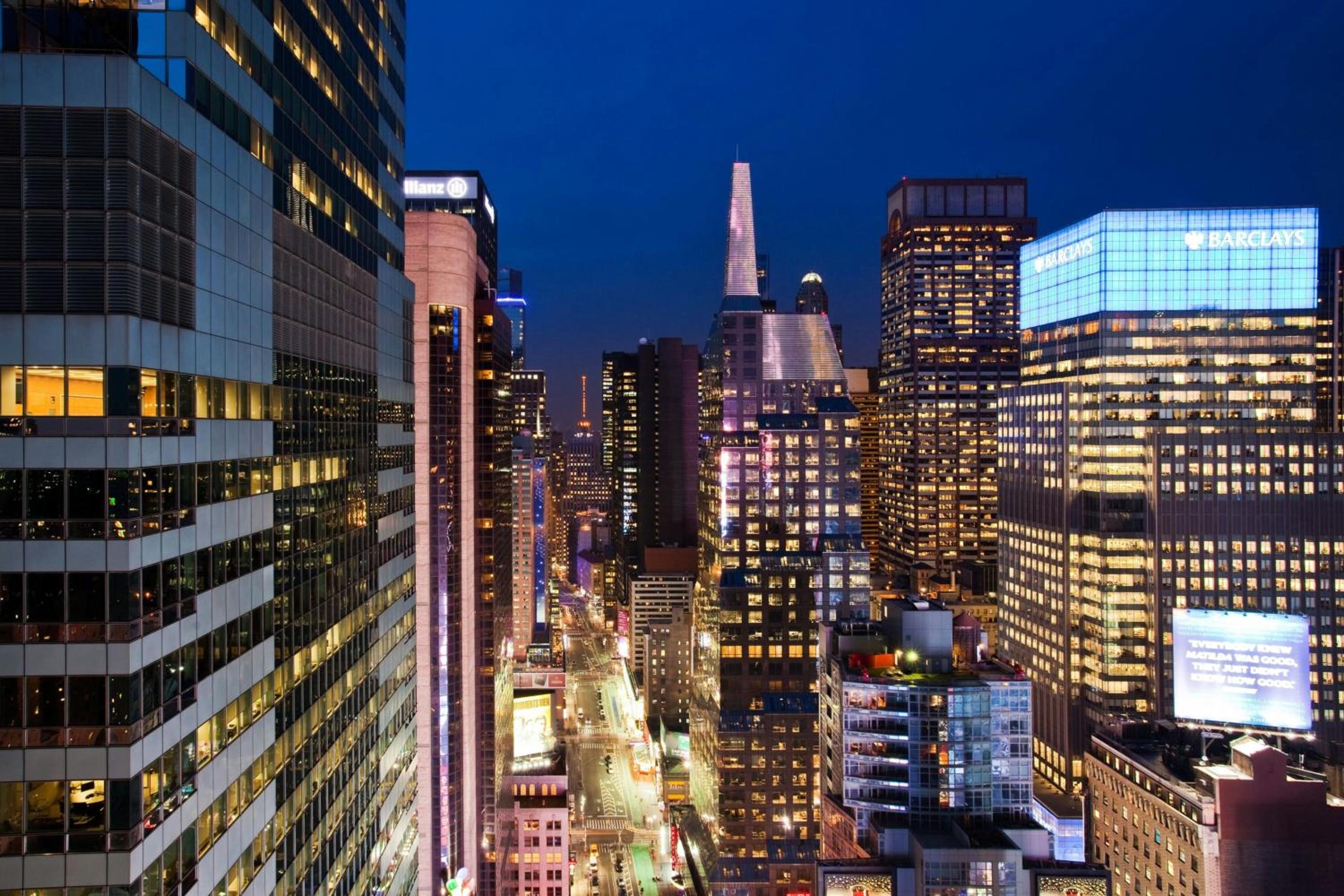 Wow Suite,1 King, Broadway View 