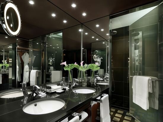 High Floor Family Room With Deluxe Panoramic View